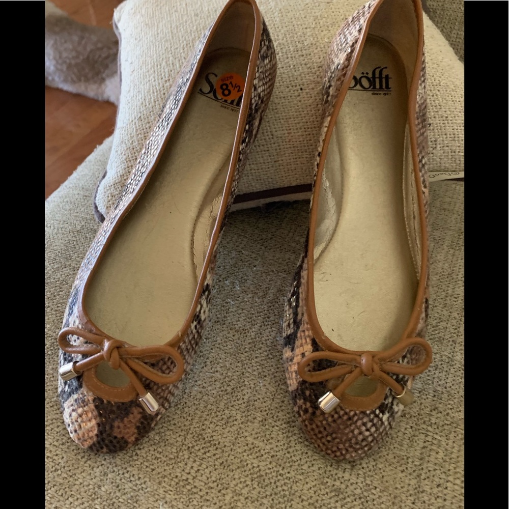 Soft NWOT Sz 8.5 brown/tan snakeskin shoes Cute A7